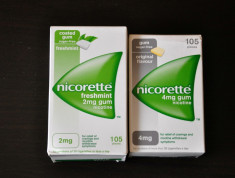 Guma Nicorette Original Flavour 4 mg, 105 buc + FreshMint 2 mg, 105 buc. foto
