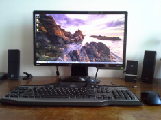 Sistem PC + Monitor Boxe si Kit Tastatura Mouse foto