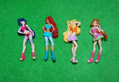 Lot 4 figurine, jucarii, surprize din ou Kinder, papusi Winx (fete, domnisoare) fara aripi, 6 cm, colectie, decor foto