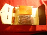 Set de voiaj in etui -Anglia Sheffield cu 4 piese : perie aspra , cutie sapun...
