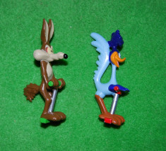 Lot 2 figurine jucarie,Wile E. Coyote ?i Road Runner, din desene animate ale Looney Tunes ?i Merrie Melodies; plastic, 9cm, colectie, decor foto