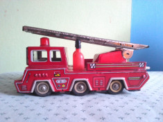 Masina de pompieri de tabla comunista anii 70 foto