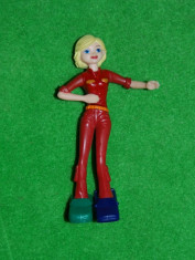 Figurina fata blonda cu pantofi masinuta, 13 cm, de la McDonalds 2009 foto