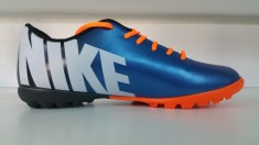 ADIDASI DE FOTBAL NIKE MERCURIAL ALBASTRU CU PORTOCALIU foto