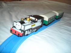 Tomy - Thomas and Friends - Trackmaster - Locomotiva motorizata (cu baterii) FREDDIE foto