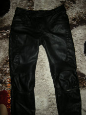 pantalon piele zara foto