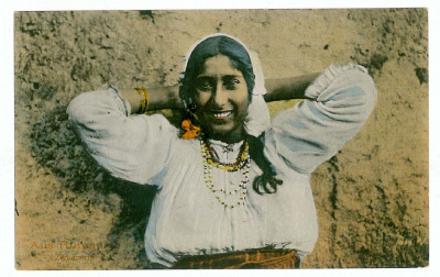 2695 - Ethnic, GYPSY woman, Romania - old postcard - unused foto