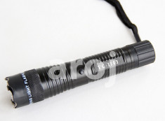 Lanterna tip Police cu electrosoc YC-1103 foto