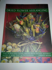 DRIED FLOWER ARRANGING - ( carte album cu aranjamente florale) foto