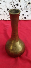 Veche vaza din bronz - model deosebit !!! foto