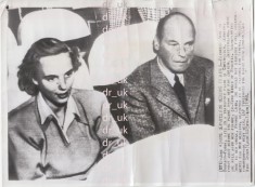 Fotografie de presa Printesa Ana de Bourbon-Parma si unchiul Erik, catre Elvetia, autentica si originala, 5 IUNIE 1948, &quot;ASSOCIATED PRESS WIREPHOTO&quot;