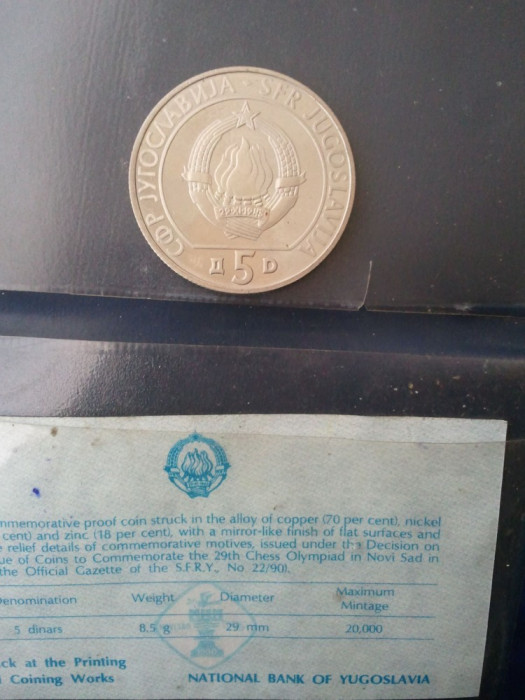 Moneda in stare necirculata Proof Iugoslavia 5 Dinari 1990. Emisa cu ocazia Olimpiadei de sah de la Novi Sad.