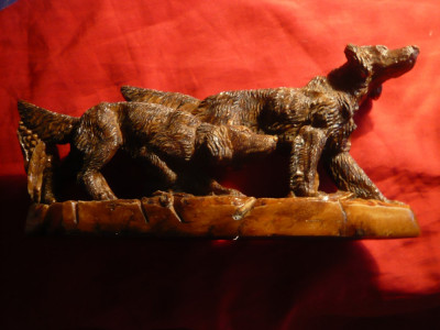 Bibelou - caini de vanatoare , L= 23 cm , rasina ce imita lemnul foto