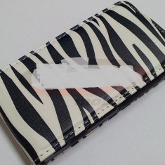 Toc piele FlipCase DELUXE Zebra HTC Desire 500