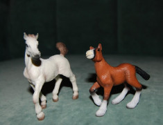 Lot 2 jucarii figurina Kindertoys cal si manz, foarte buna calitate, decor, foto