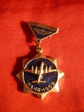 Insigna Aviatie1959 URSS IL 18 , metal si email ,h= 3,7 cm