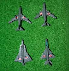 Lot 4 figurine, jucarii plastic, avioane armata britanica, verde, aprox 8 cm, foto