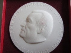 MEDALIE MARE PORTELAN PREMIUL NOBEL 1971 - 8 CM KPM foto