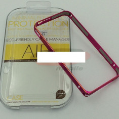 Bumper aluminiu iPhone 4 / 4S roz