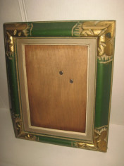 Stativ foto cu rama deosebit lucrata in lemn masiv verde auriu, stare buna, perioada 1900. foto