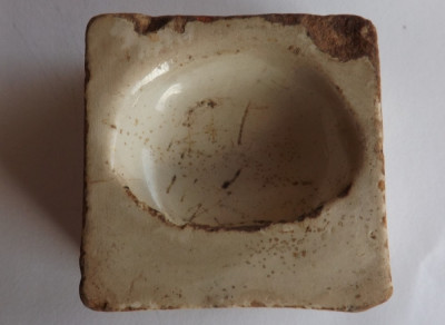 Ceramica Transilvaneana veche.Piesa din lut. foto