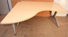 Birouri de colt Steelcase 160X140 cm cu picioare metalice, Masa de lucru; Birou foto