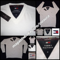 PULOVER ALB IMACULAT BARBATI firma TOMMY HILFIGER EXCLUSIVE ANCHIOR NEW EDITION foto