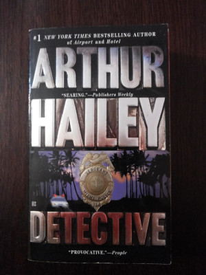 DETECTIVE - Arthur Halley - 1998, 595 p.; limba engleza foto