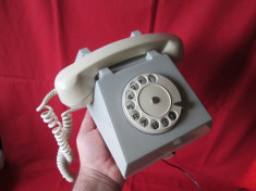 Telefon vechi cu disc, telefon comunist epoca de aur foto
