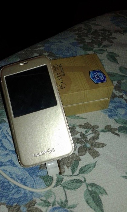 Vand Samsung Galaxy S5 GOLD foto mare Vand Samsung Galaxy S5 GOLD foto mare