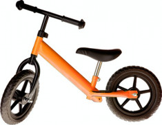 Bicicleta fara pedale portocalie cu jante negre foto