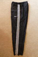 Pantaloni trening Adidas; 62-90 cm talie elastica, 102 cm lungime foto