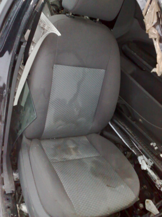Scaun fata cu airbag +tetiera dreapta pasagerului FORD FOCUS 2005-2009