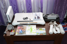 Consola Wii + Accesorii + Wii Fit Plus + 2 CD-uri jocuri foto