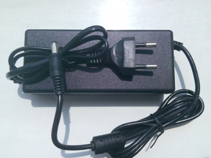 Alimentator / incarcator 12V 6A Alimentator / incarcator 12V 6A