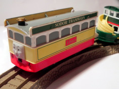 TOMY/TrackMaster trenulet baterii jucarie - Thomas locomotiva FLORA cu 2 vagoane foto