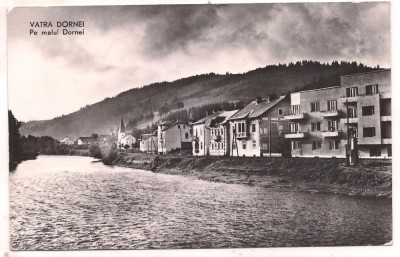 % carte postala (ilustrata) -VATRA DORNEI-Pe malul Dornei foto