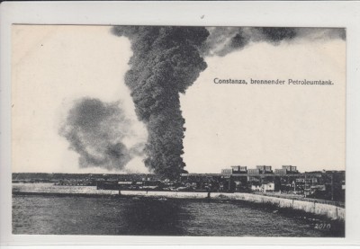CONSTANTA , ARDEREA REZERVOARELOR DE PETROL foto
