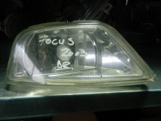 Proiector Ford Focus 2004 foto