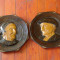 lot 2 bucati - Farfurie decorativa veche portret de batrani sculptura lemn !!!