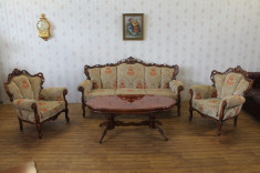 Salon Rococo. Canapea, 2 fotolii si masa. (nr 2) foto
