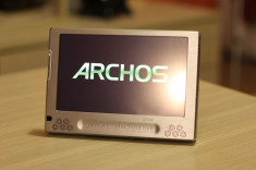 Archos 704 WiFi Mobile DVR , TV, MP3 player, Video recorder DVD player 80 gb hdd foto