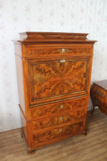 Superb secretaire Biedermeier, aprox 1850. Radacina de lemn de nuc foto