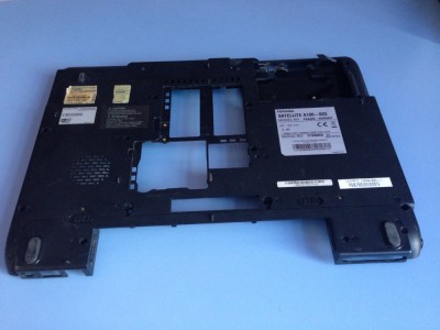 CARCASA TOSHIBA SATELLITE A100-025 BOTTOM CASE foto