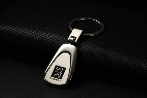 Breloc model logo Peugeot + cutie simpla cadou