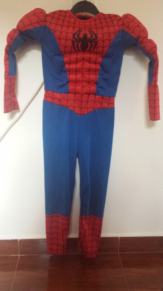Vand costum Spiderman H&M 4-6 ani | arhiva Okazii.ro
