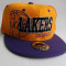 Sepci &quot;L.A.Lakers&quot;&quot;galbene cu broderie neagra si cozoroc mov