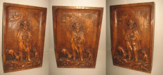 Aplica lemn sculptata in relief: Ciobanas cu catel si oaie. foto