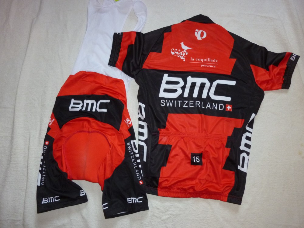 Echipament ciclism complet BMC set pantaloni cu bretele si tricou nou,  Tricouri | Okazii.ro
