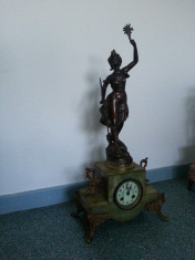 Ceas cu pendul din ONIX cu statueta de bronz+ 2 sfesnice foto